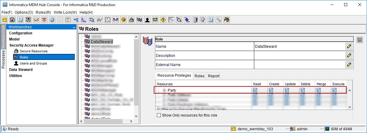 A ferramenta Funções está aberta no Console do Hub. A função Administrador de Dados é selecionada, e todas as permissões são selecionadas para o objeto base Party. 
					 